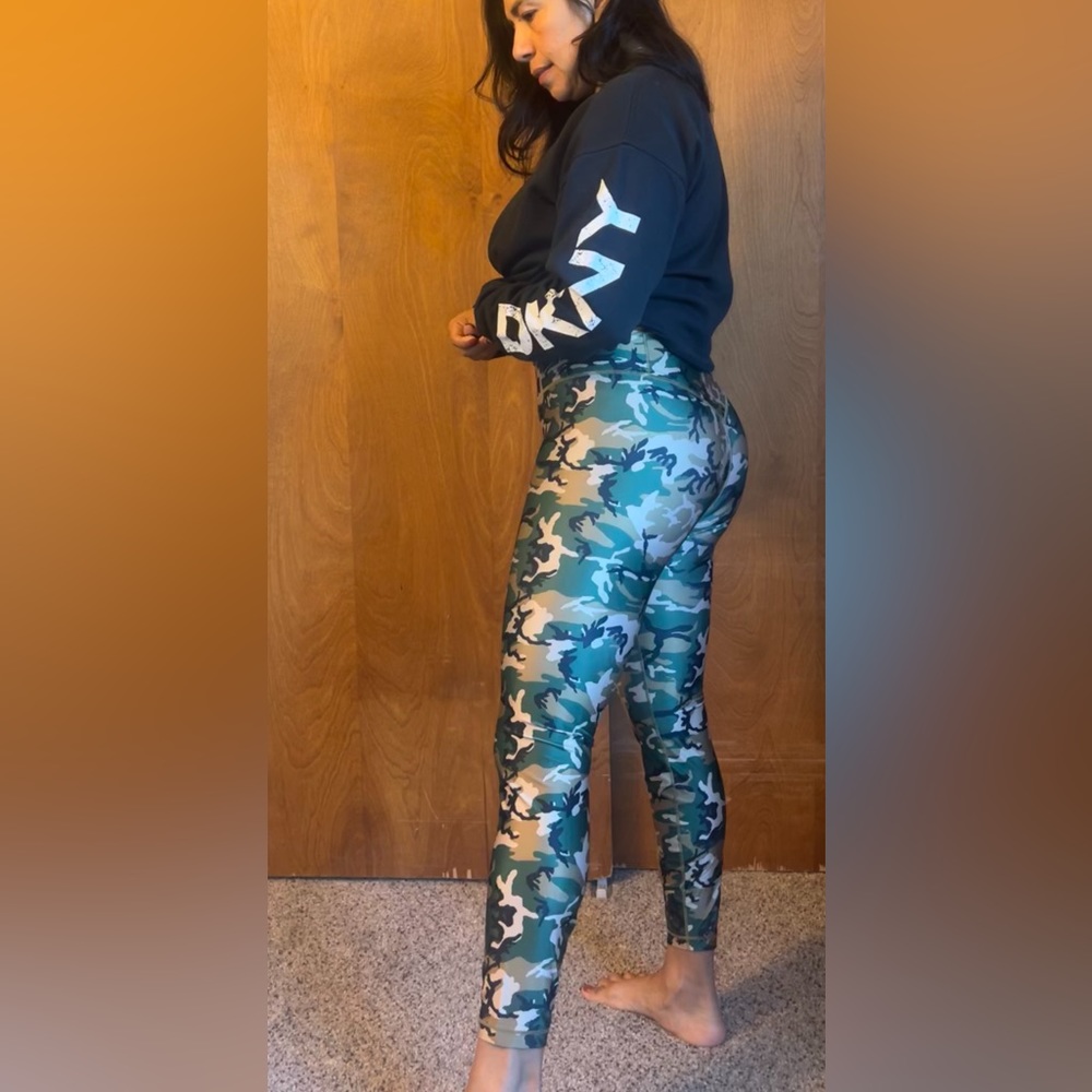 Super cute leggings athletic wear
